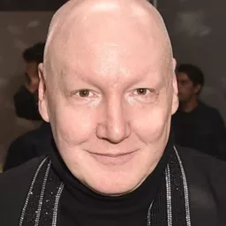 James St. James 飾演 James St. James