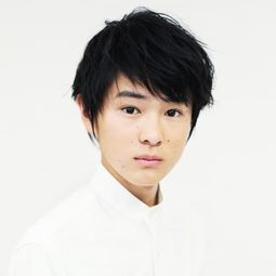 Ayumu Mochizuki 飾演 