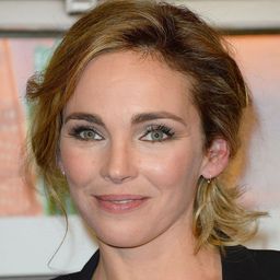 Claire Keim 飾演 Ariane