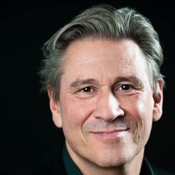 Michael Kind - Picknick im Schnee演員 飾演Zivilfahnder Olaf Becker