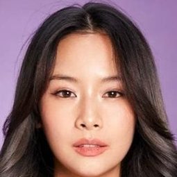Chayanit Chansangavej 飾演 Pim
