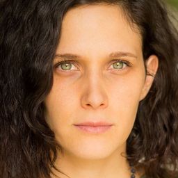 Camila Selser 飾演 Marta