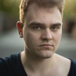 盧卡斯·高隆斯基 飾演 Mirek