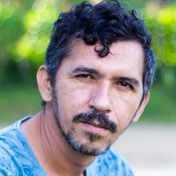 魯本斯桑托斯 - 驚城之亂演員 飾演Zica