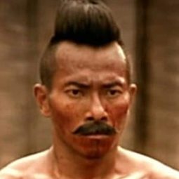 塔納武·格士羅 飾演 Hunter Boon