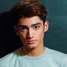 Patrick Quiroz 飾演 