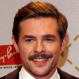 Klaas Heufer-Umlauf - 金魚一族演員 飾演