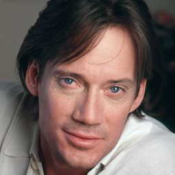 凱文·索伯 - 肉體創傷演員 飾演Tyler