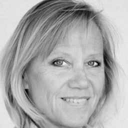 Elisabeth Sand 飾演 Maria's Mother