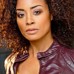 Jennifer K. Lee 飾演 Veronica