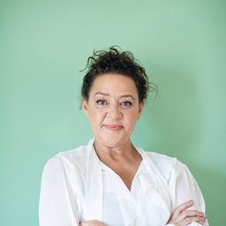 Khadija Heeger - Runs in the Family演員 飾演Lucille