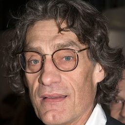 Winfried Glatzeder 飾演 Stasioffizier (voice)