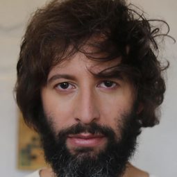 Adan Jodorowsky 飾演 Mathieu