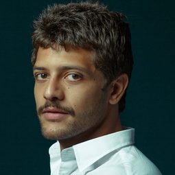 Kelner Macêdo - 頭號女毒梟演員 飾演Alemão