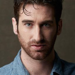 Javier Ruiz Bobillo 飾演 Agente López