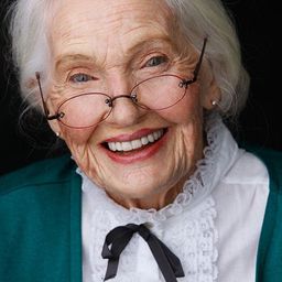 Fiona Hale - 班傑明的奇幻旅程演員 飾演Mrs. Hollister