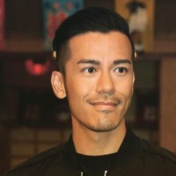 沈震軒 飾演 Boss Spark