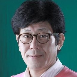 Han Seong-Sik 飾演 Teacher