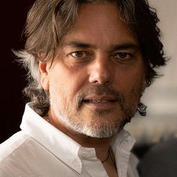 Arturo Paglia 飾演 Valerio