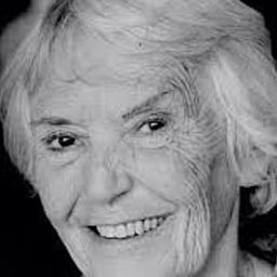 Rita Davies 飾演 Elegant Woman at Rosslyn