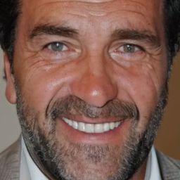 Ümit Acar 飾演 Şeyh