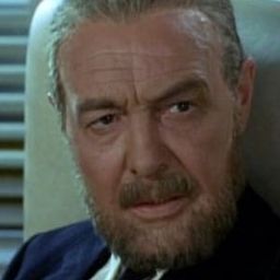 Anthony Nicholls 飾演 Dr. Becker