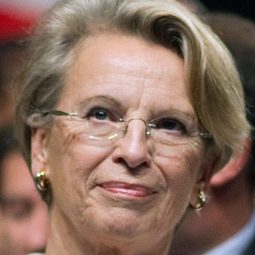 Michèle Alliot-Marie - 巴斯克分離組織埃塔之死演員 飾演Self - Politician