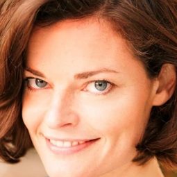 Kathryn Sumner 飾演 Sadie