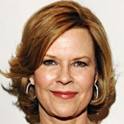 喬貝絲·威廉斯 飾演 Edna Earle Ponder