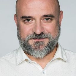 Miguel Loureiro 飾演 Eduardo