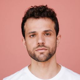 Michele Costabile 飾演 Christian