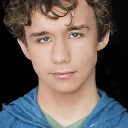 Carsen Warner 飾演 Snotty #2