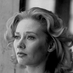 Candace Hilligoss 飾演 Mary Henry