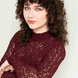 Maggie Robertson 飾演 Duff