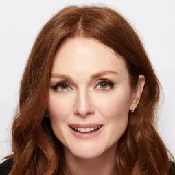 茱莉安摩亞 飾演 Aunt Cora (voice)