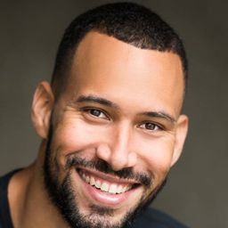 路克·羅德里奎 - 第七傳人演員 飾演Strix