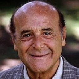 Jesús Puente 飾演 Federico Alcántara