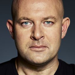 Szymon Bobrowski 飾演 Paweł Sozoniuk