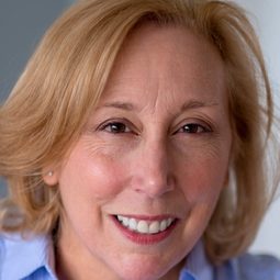 Nancy Baldwin 飾演 Principal's Secretary