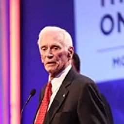 尤金·塞南 飾演 Himself