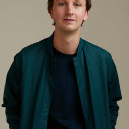 Toby Blome - 我的外公占爸演員 飾演Dutch Waiter