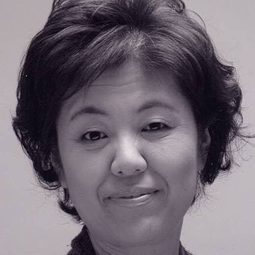 Kim Choo-wol 飾演 BBQ Restaurant Owner