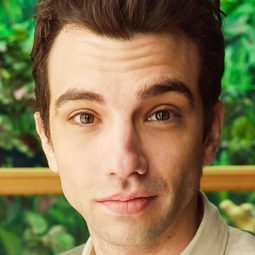 傑巴魯契 - 馴龍寶典演員 飾演Hiccup (voice)