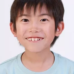 荒田陽向 飾演 Akira