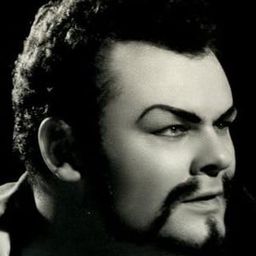 Mario Petri 飾演 Jerry Darmon