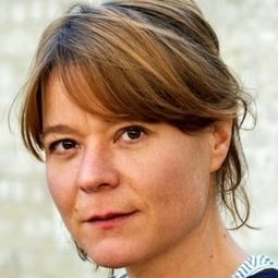 Julia Schmidt - Tierisch verliebt演員 飾演Schneiderin