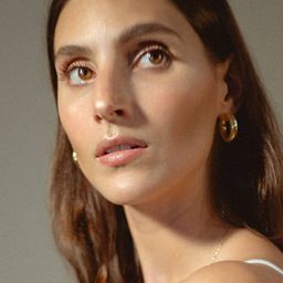 Jasmine Hazi 飾演 Eva