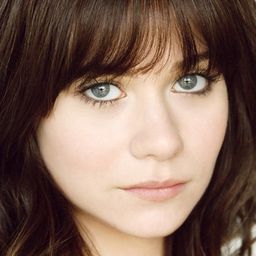 阿曼達·雷頓 飾演 Selena