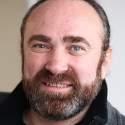 Bruno Magne 飾演 Maloney (voice)