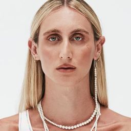 Alex de la Croix 飾演 Mili